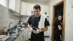 Povestire scurtă: Am crezut că plec la meci. În hol, am înțeles că începe altul