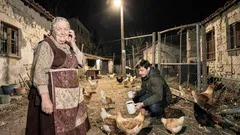 Povestire scurtă: În curte era prea liniște, până l-am văzut cu cana lângă găini